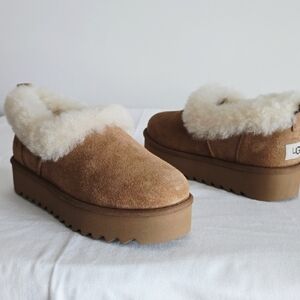 UGG Women's Tan Suede Shearling Slippers. NEW